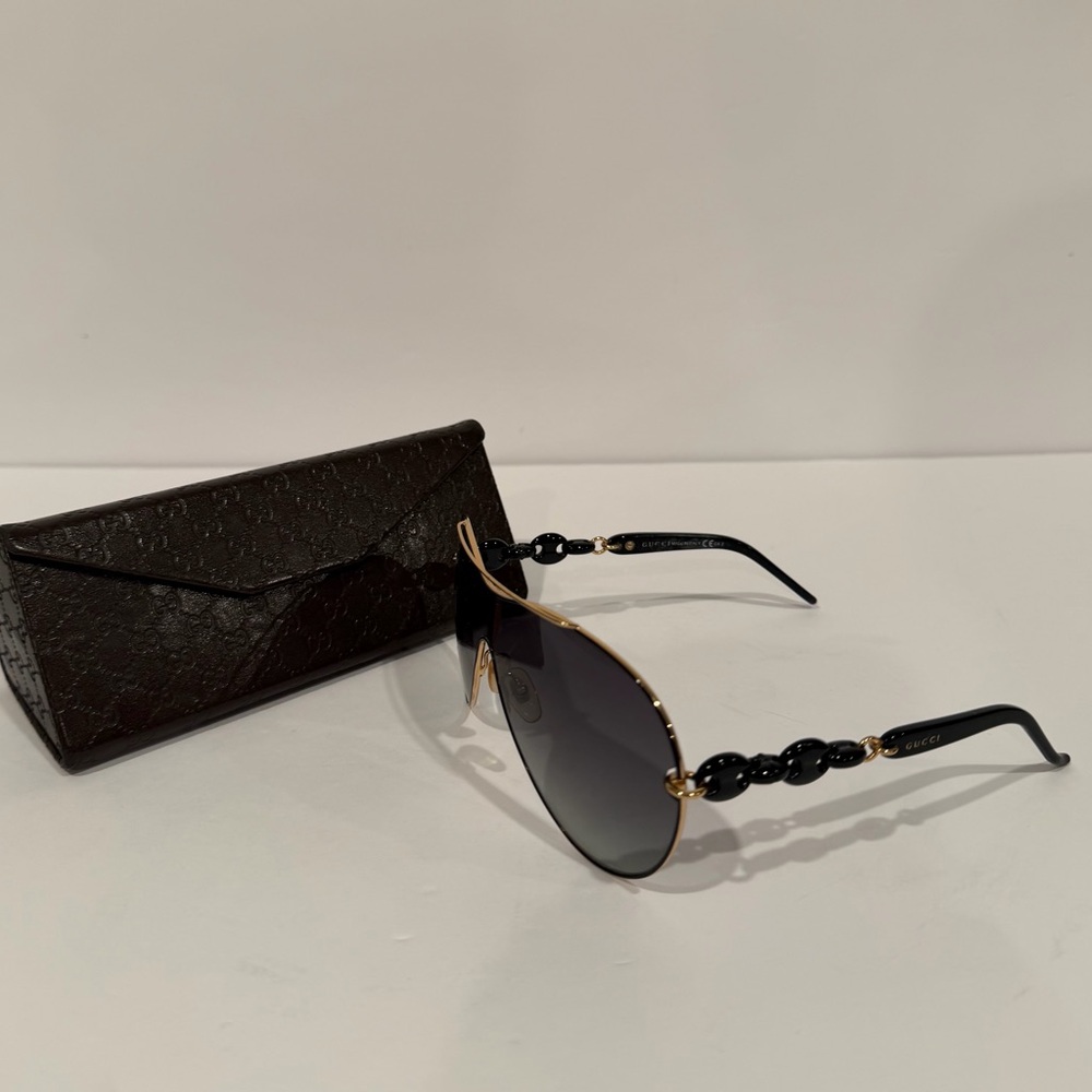 Gucci Black and Gold Aviator Sunglasses - Picture 3 of 5